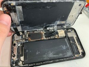 本体内が腐食してしまっているiPhoneXR