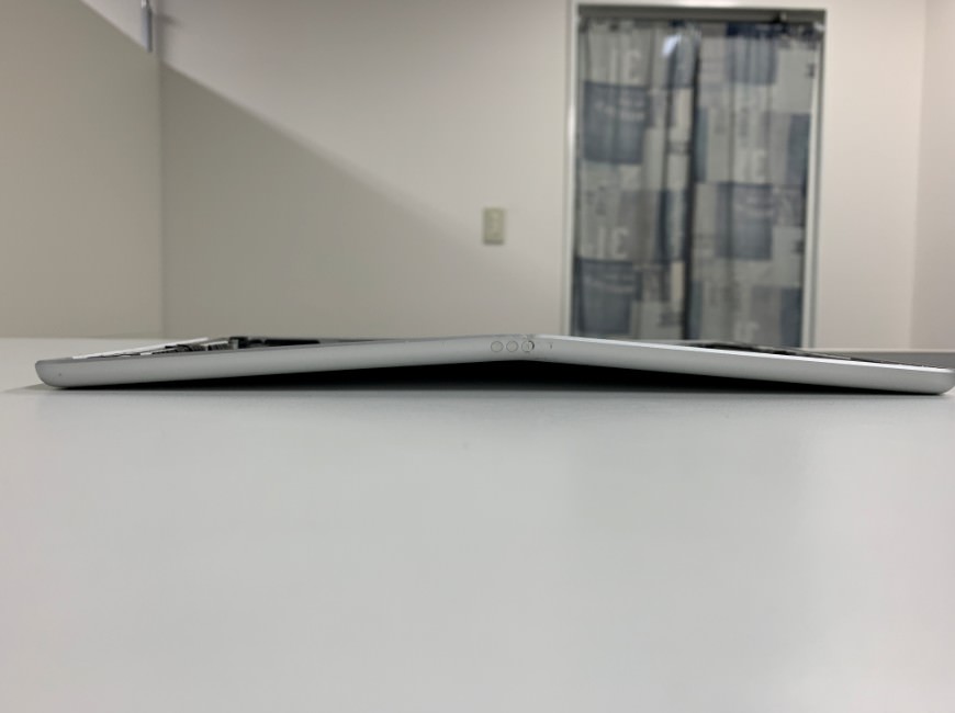 本体フレームが曲がったiPad第7世代