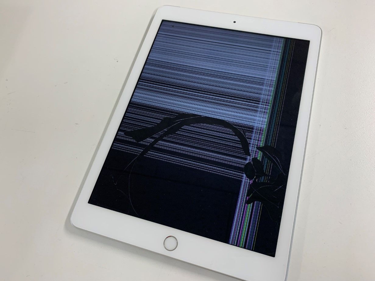 液晶が損傷したiPad第6世代