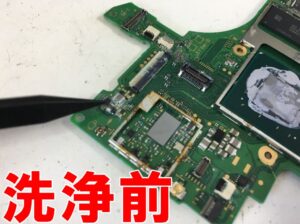 基板にありとあらゆる箇所に腐食が見られる水濡れしたNintendo Switch
