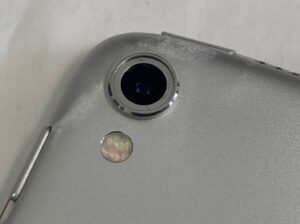 割れた外カメラレンズを綺麗に剥がしたiPad Pro 10.5