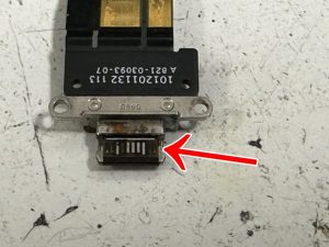 裏面の接点も腐食しているiPad Pro11 第3世代