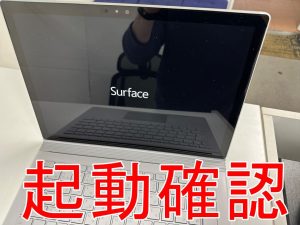 キーボード側のバッテリー交換を行ってから起動確認を行っているSurface Book Performance base