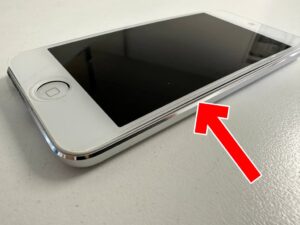 バッテリー膨張により画面が浮いているiPod touch 第7世代