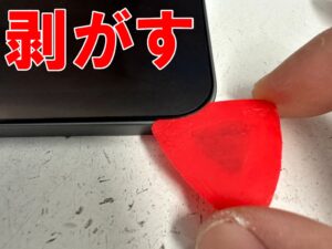 画面を剥がして分解しているiPad Air (第5世代)