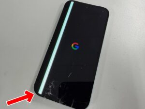 ガラスが割れて縦線が入っているPixel10a