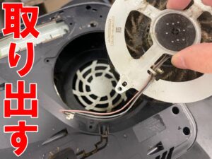 冷却ファンを取り出した内部クリーニング中のPS5