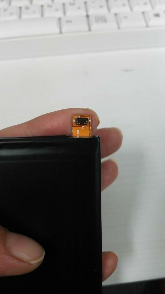 Z5バッテリーコネクター部分