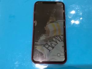 iPhoneXR液晶表示がおかしくなった