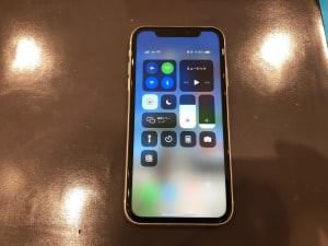 iPhoneXR画面割れと液晶漏れ④