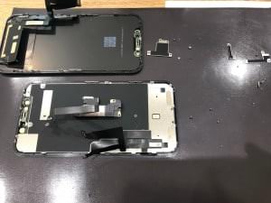 iPhoneXR画面割れと液晶漏れ③