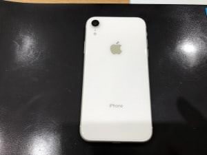 iPhoneXR画面割れと液晶漏れ②