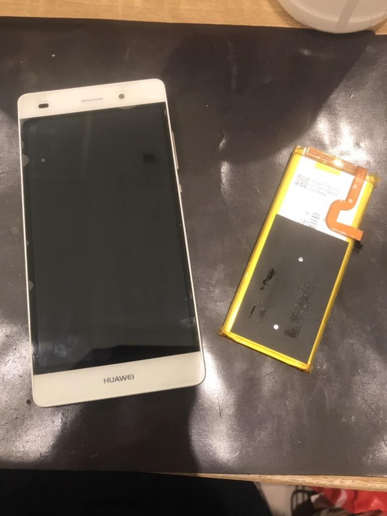 ＨＵＡＷＥＩＬＵＭＩＥＲＥバッテリー交換