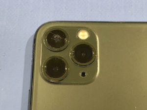iPhone カメラレンズ割れ
