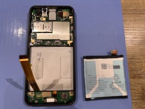 AQUOS sense2バッテリー交換工程3