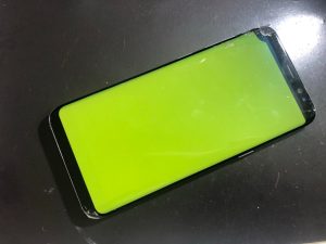 Galaxy画面が緑色に発光した故障端末の画像