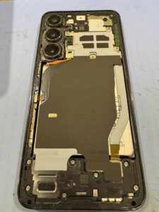 Galaxy S23 分解工程 背面パネル取り外し後