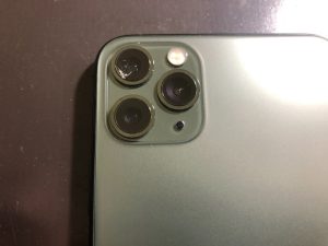 iPhone 11 Pro Maxカメラレンズ割れ修理1