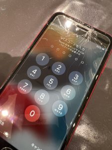 iPhone SE3画面割れ画像