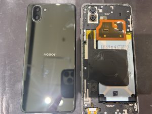 AQUOS R2バッテリー交換2IMG_0940