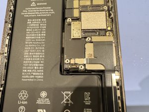 iPhone 修理店の様子