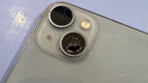 iPhone 14 カメラレンズ割れ