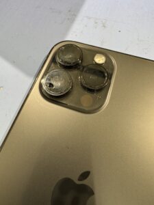 iPhone 14 Pro Maカメラレンズ割れ画像