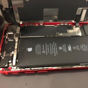iPhone 8 バッテリー膨張