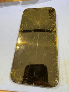 iPhone 15 Pro Max画面割れ修理