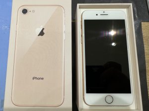 iPhone 8 背面画像