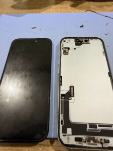 iPhone 15 内部パネル分解