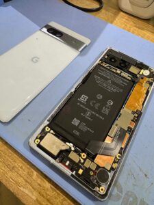 Pixel 7a バッテリー交換の様子