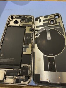 iPhone 14 分解内部