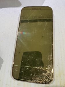 iPhone 16 Pro 画面割れ画像