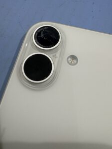 iPhone 16 カメラレンズ割れた画像