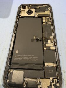 iPhone 15 内部画像