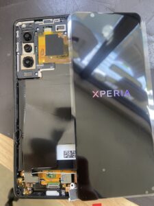 仮付けした液晶パネルで正常表示とタッチ反応が確認できているXperia5Ⅱ
