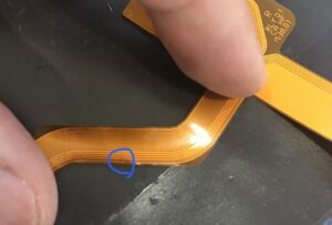 断線しているNew3DSLLのスピーカーフレックスケーブル