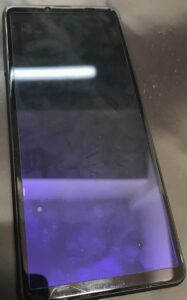 液晶漏れにより表示不良が発生しているXperia 10 III の画面