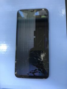 Xiaomi Redmi 9T 落下による画面割れと表示不良の状態