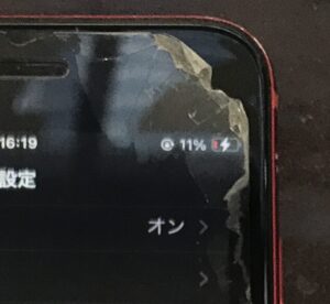 iPhone SE2 充電口交換後に正常に充電マークが表示されている画面
