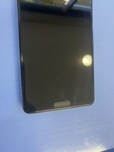 AQUOS sense4 落下により表面ガラスがひび割れた画面修理前の状態