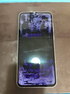 Galaxy A55 液晶漏れで白黒表示になった画面