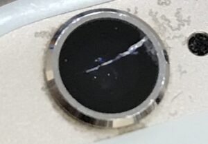 割れたカメラレンズの状態