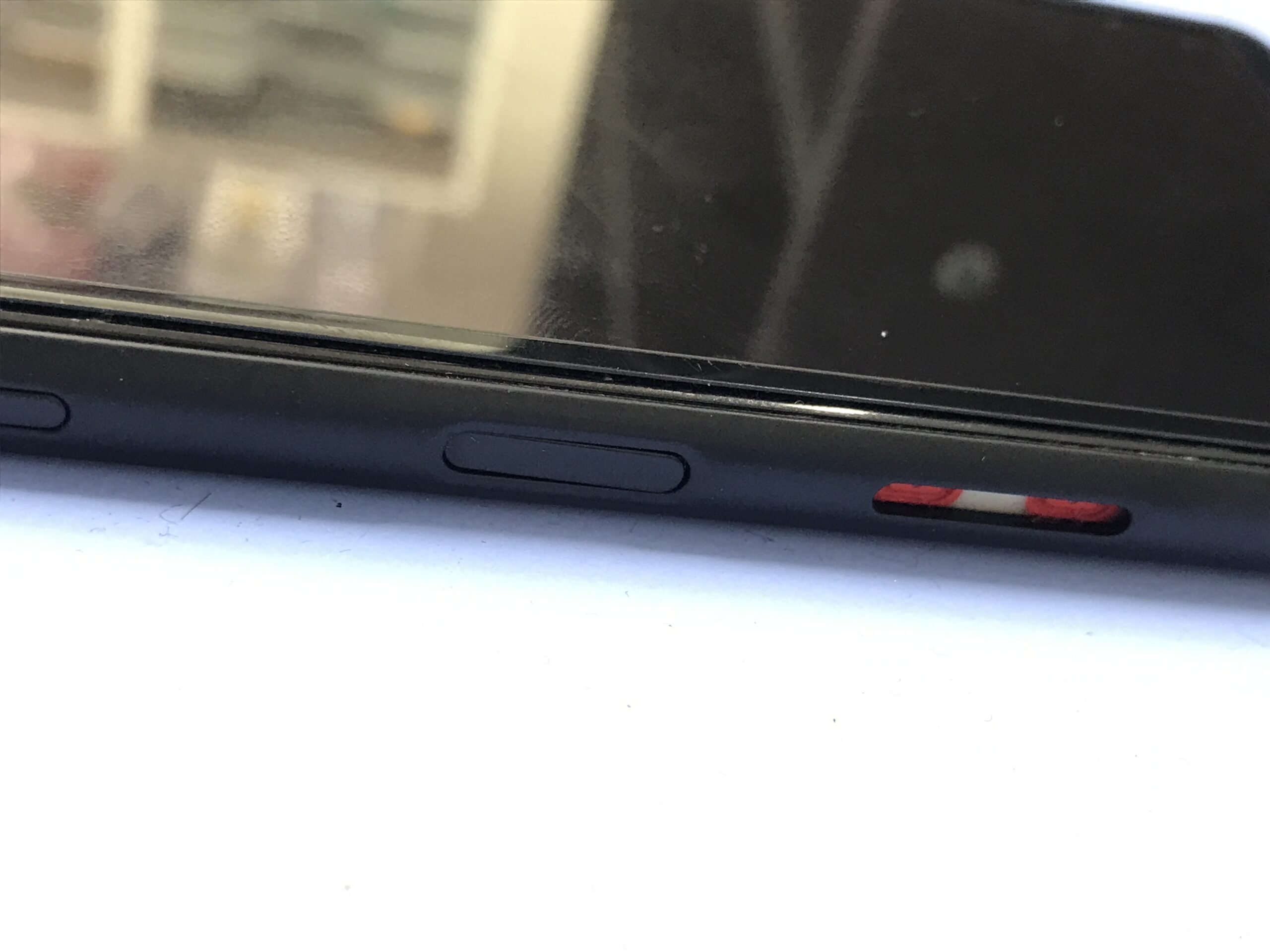 Xperia 10 IIIの電源ボタンが反応しない修理前の状態