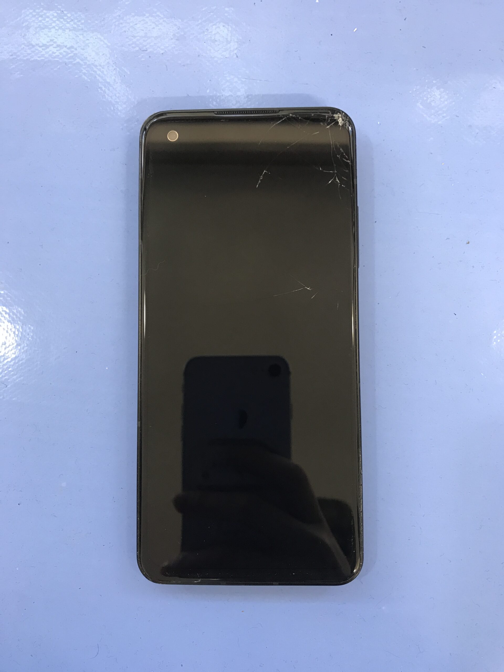 Zenfone10の画面割れ修理前の状態