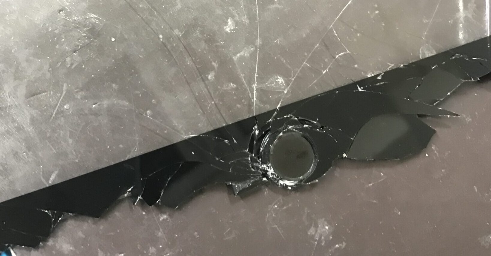 iPad9 デジタイザー取り外し後のホームボタン周辺の損傷確認