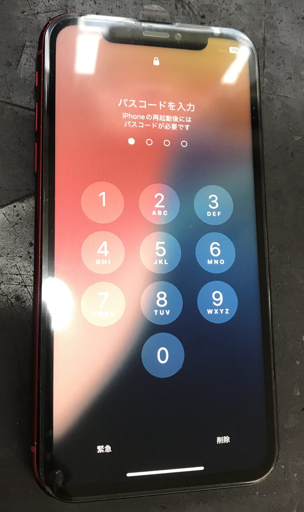 iPhone XR 液晶交換後の仮付け状態でタッチ操作とパスコード入力を確認