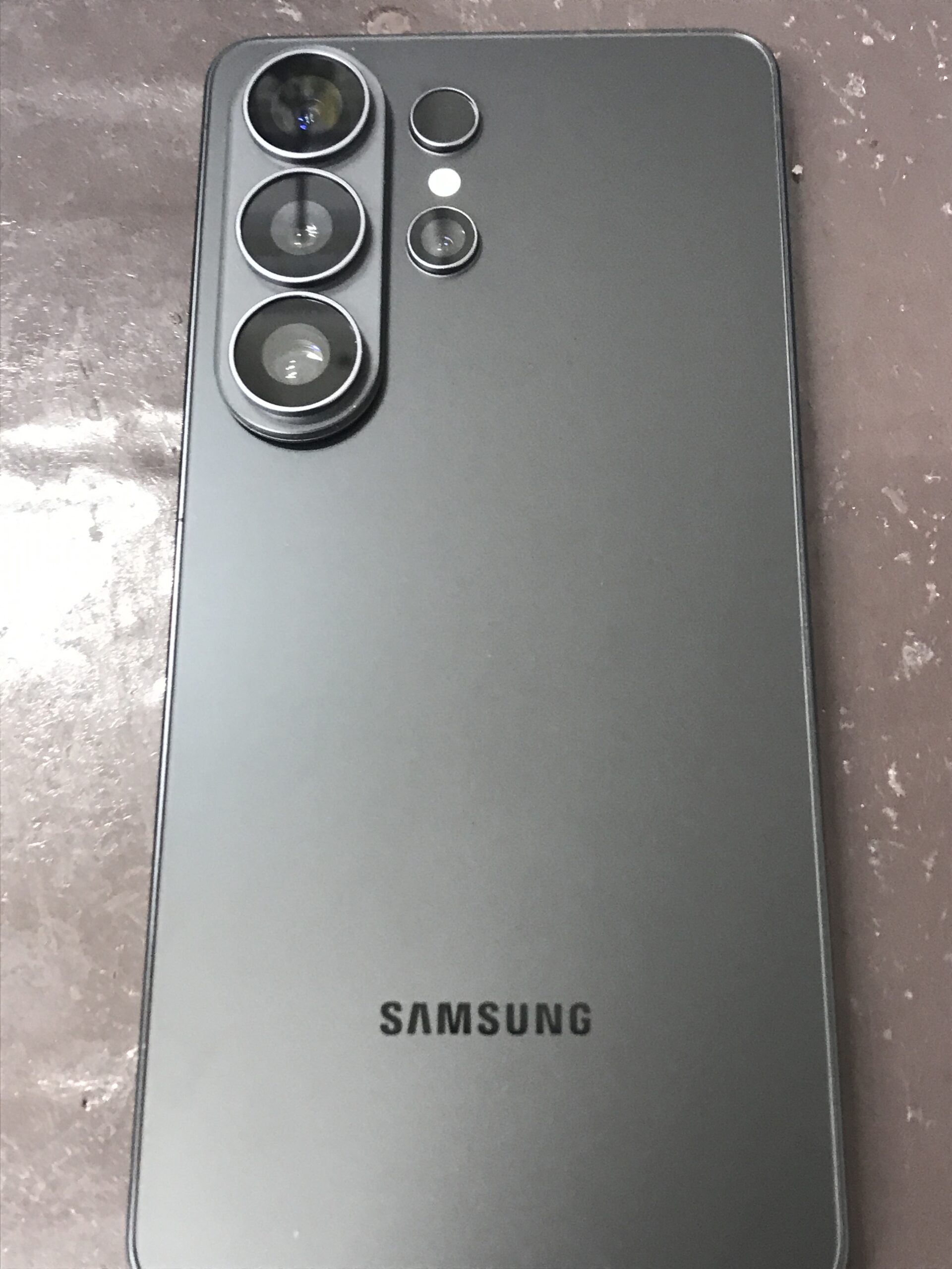 Galaxy S26 Ultraの背面カメラレンズを新品パーツへ交換した修理後の状態