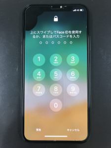 iPhoneXS　左上に黒いシミ　画面修理